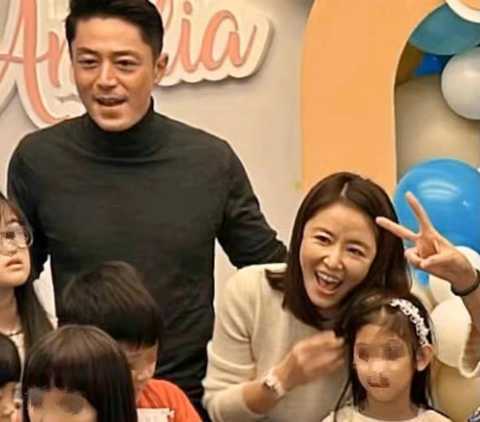 林心如霍建华聚会照流出,小海豚正面照被曝光,林心如大怒发博回应