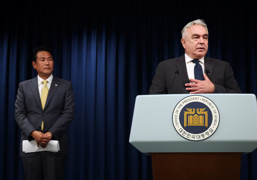 他还说,美英澳三国的aukus潜艇协议可能有助于阻止中国大陆对台湾的