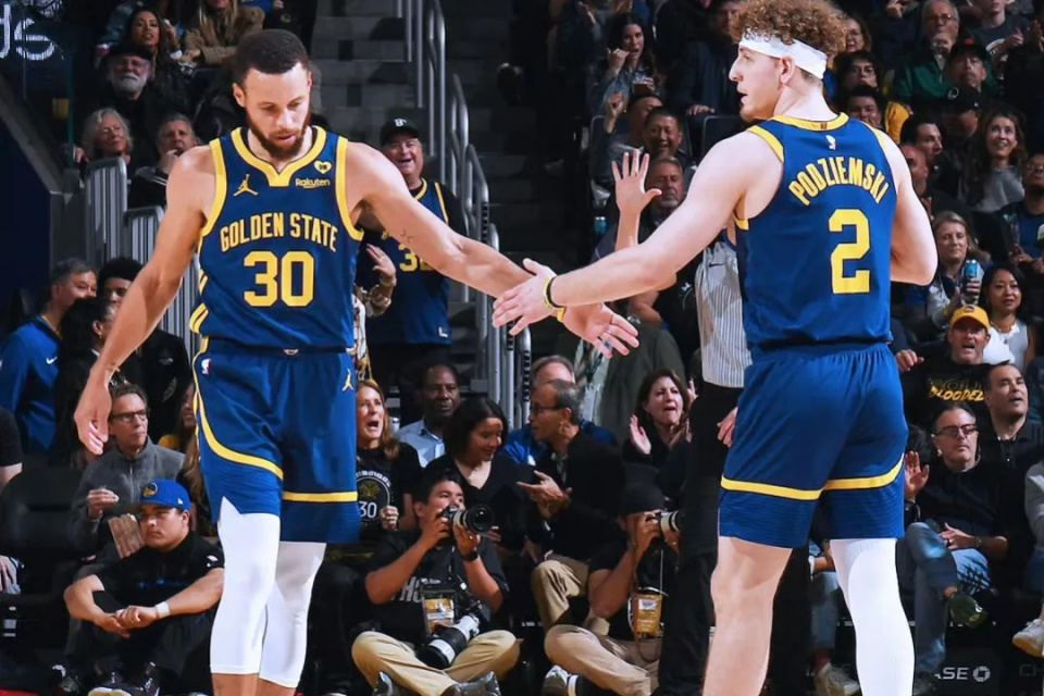 库里输球后甩锅,我的失误并非主因,第二节才是输球的关键_腾讯新闻