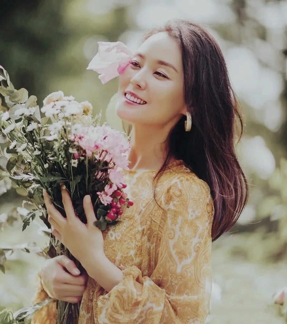 《珠江人家》梁爱琪:军人出身,成富婆专业户,最遗憾莫过于47岁仍未婚