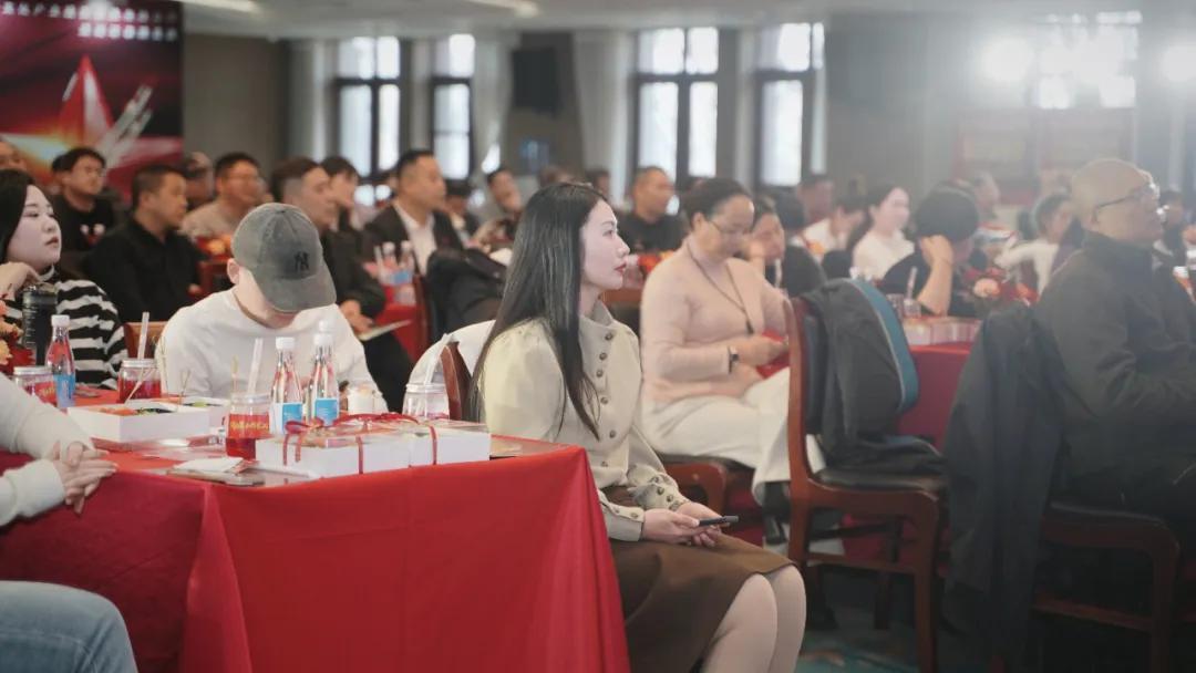 “熱血鑄軍魂 聚力創未來”——渭南軍事博覽園2025年年會暨2026年產品推介會成功舉辦 - 