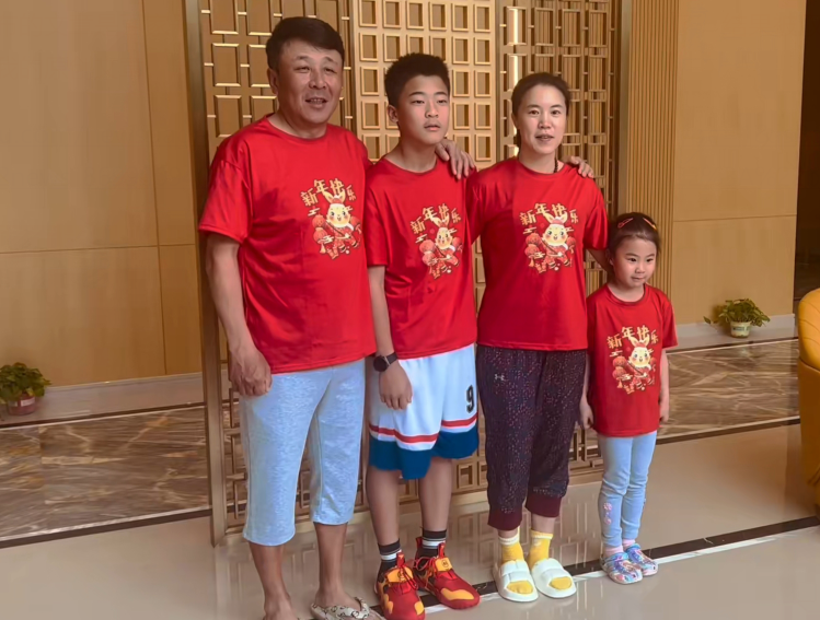 王楠一家现身海南!