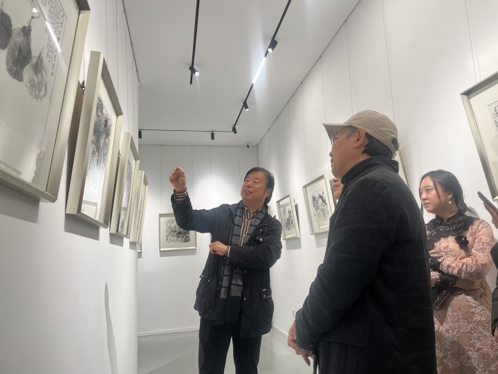 读大一的女儿策展，看画家韩璐的心源造化_腾讯新闻