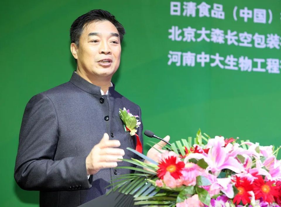 作者:杨梅来源:商业人物(id:biz-leaders)卖方便面起家的今麦郎,越来