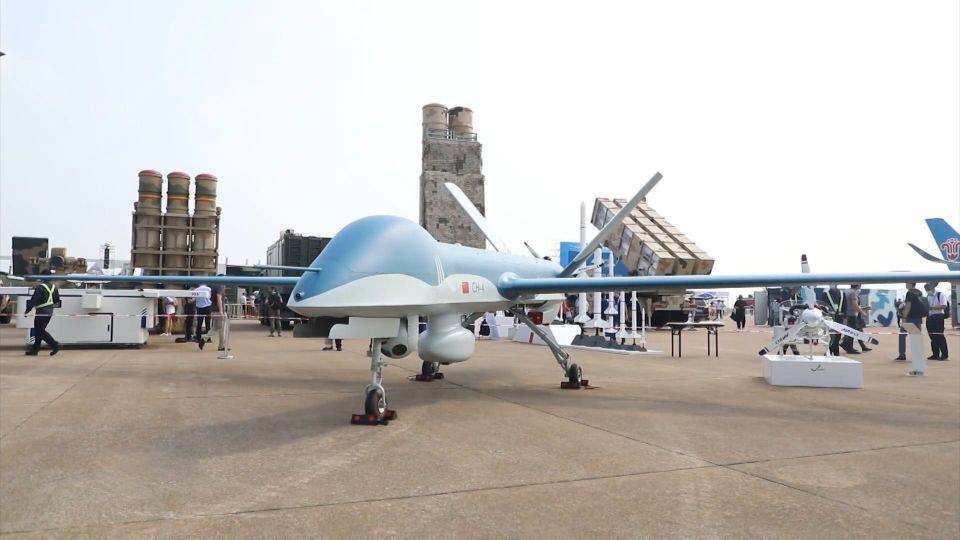 其中有一个事情挺有人关注的,就是机群中有一种kvd002察打一体无人机