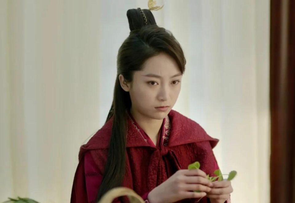 "叶灵儿"原演员发声!被换角直言受打击,金晨被质疑抢好友角色