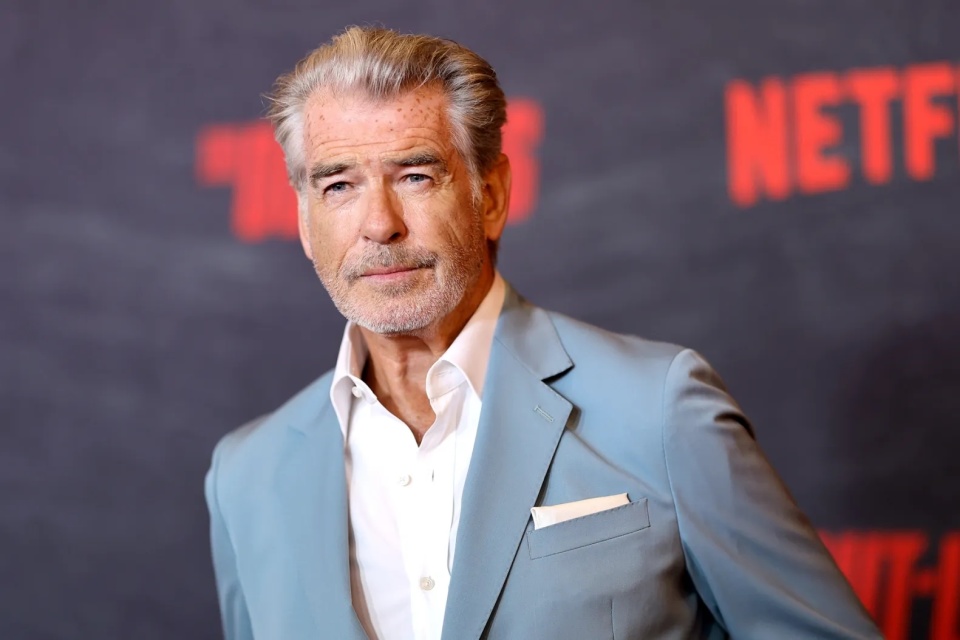 皮尔斯·布鲁斯南因违反禁令进入黄石公园被罚1500美元_腾讯新闻