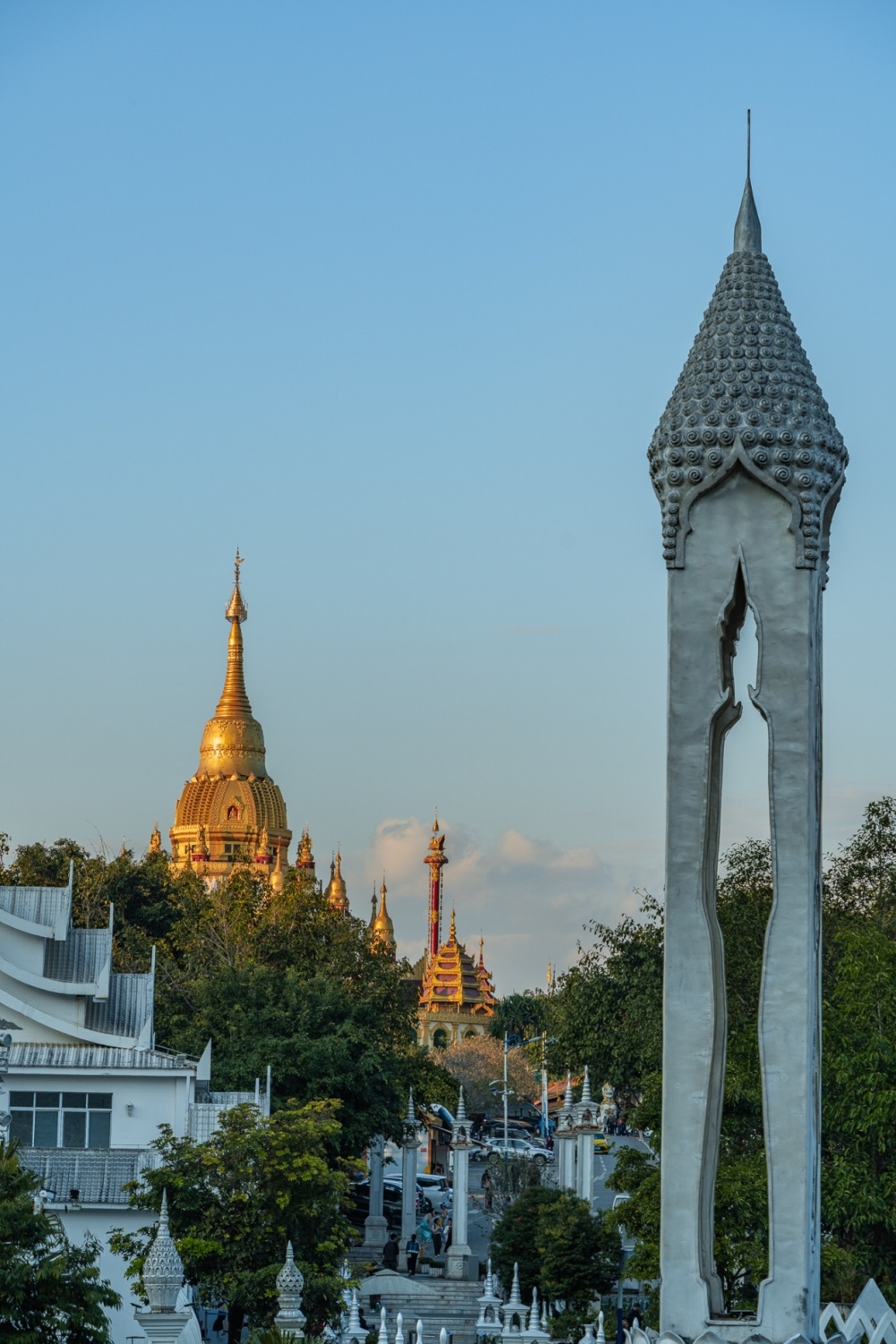 德宏州芒市勐焕银塔