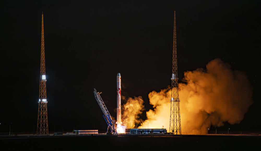 一箭三星朱雀二号遥三运载火箭发射成功