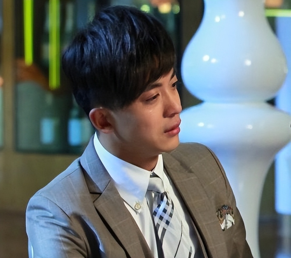 从喜剧到古偶剧,李佳航是如何一步步摆脱"张伟"这个标签的?