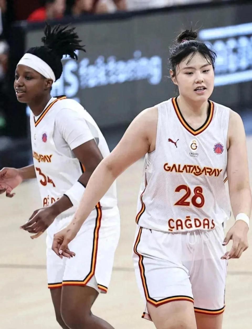 在WNBA艰难 “求生” 的小宝李月汝，为什么值得我们点赞？_腾讯新闻