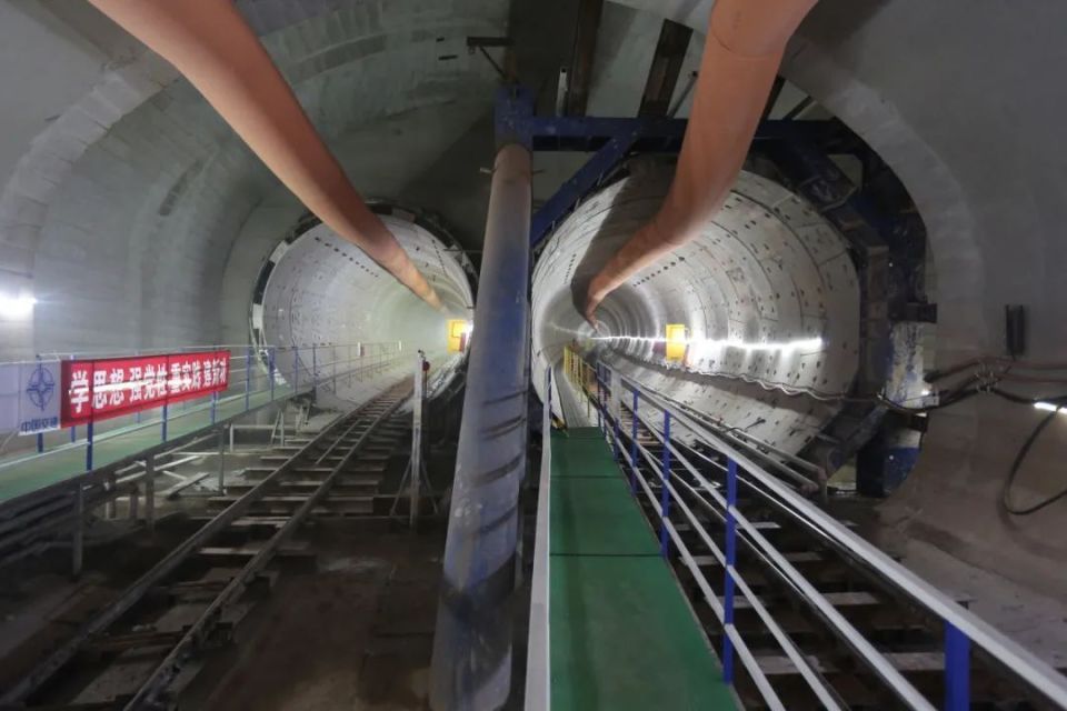 在"最难办"的工程实施精细爆破