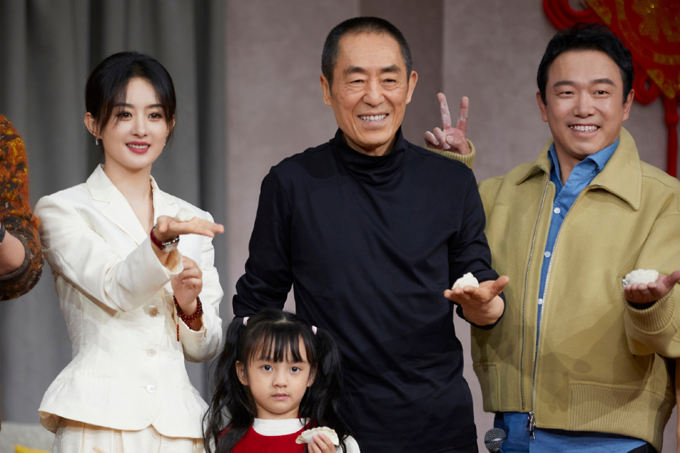 冯小刚新电影组局成功,赵丽颖将出演女主,两位90花惊喜加盟!