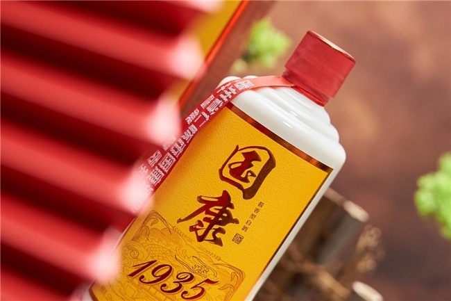 h系列黄鹤楼酒是中国三大清香型名酒之一,跟山西汾酒并称"南楼北