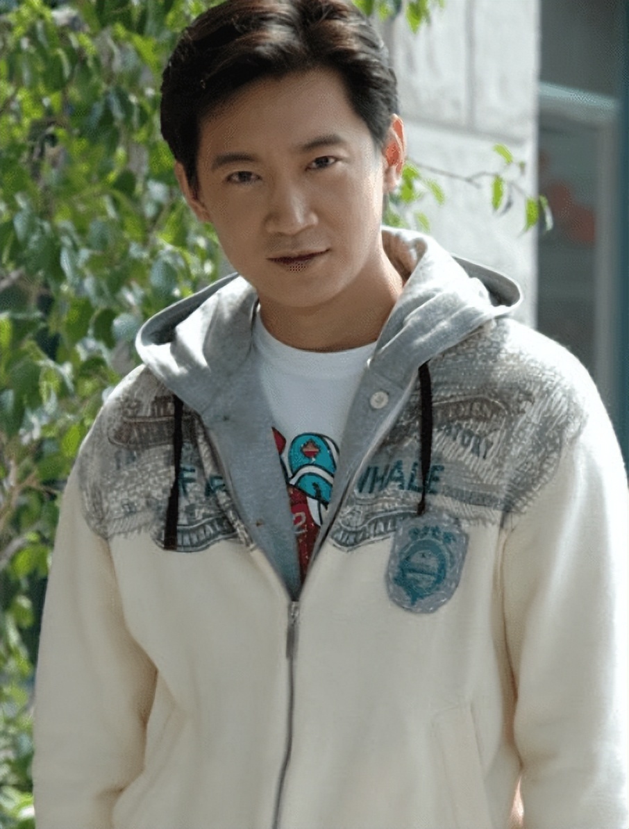 "童战"杨俊毅退圈13年后,成国家级裁判,曾和陈法蓉相恋4年_腾讯新闻