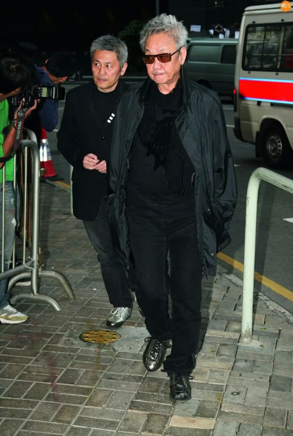 2011年,邓光荣葬礼上——影坛大佬最后的排面_腾讯新闻