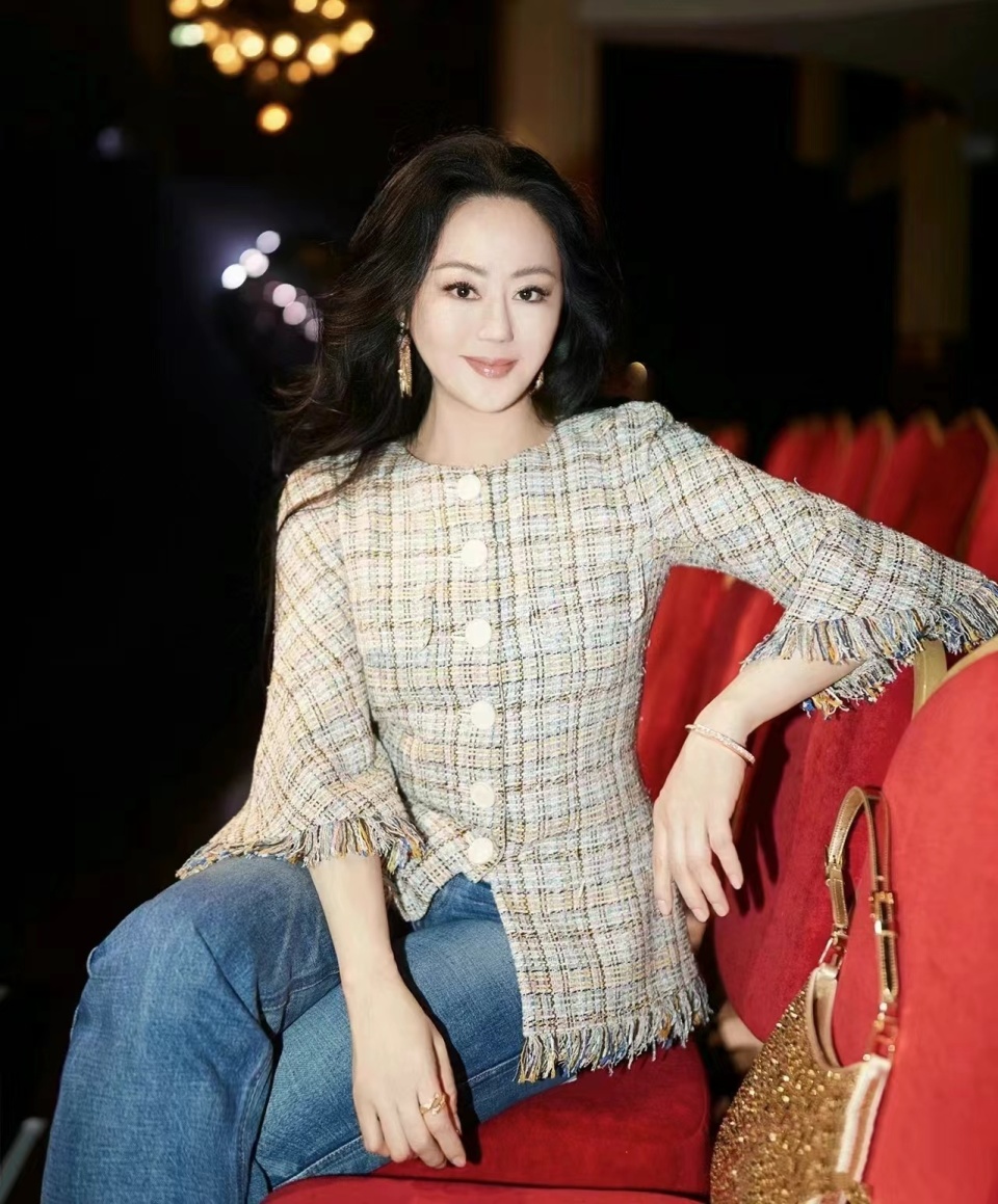 章小蕙的4个搭配技巧,学会你也美得优雅高贵显气质