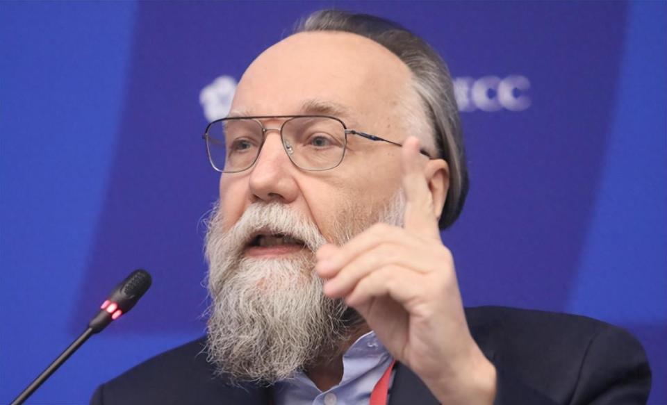 "俄罗斯国师"杜金有新说法,中俄印联手三分天下?_腾讯新闻