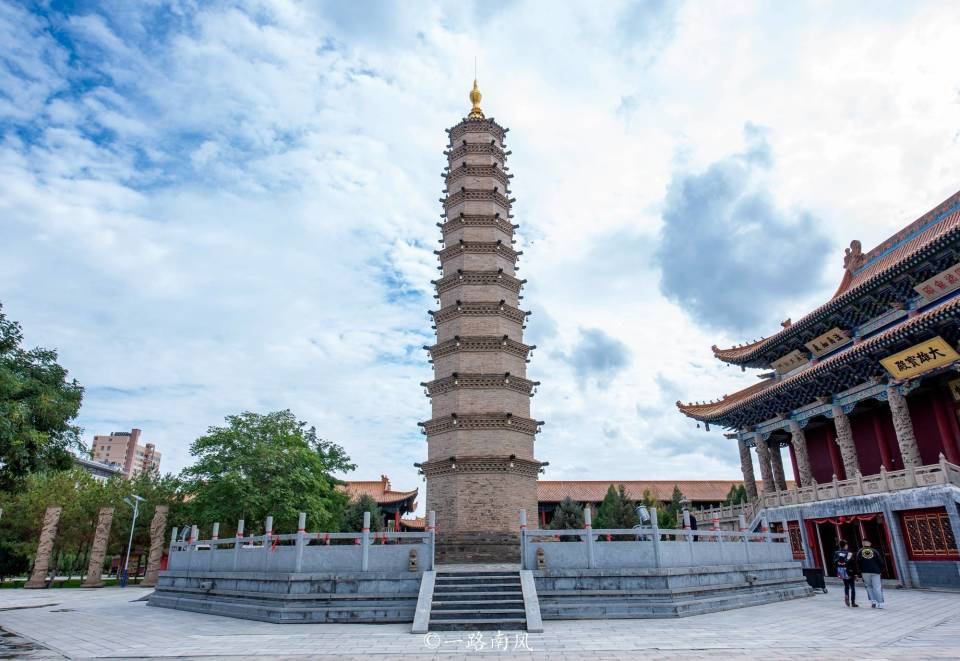 武威必打卡的景点,一个像故宫,一个出土无价之宝