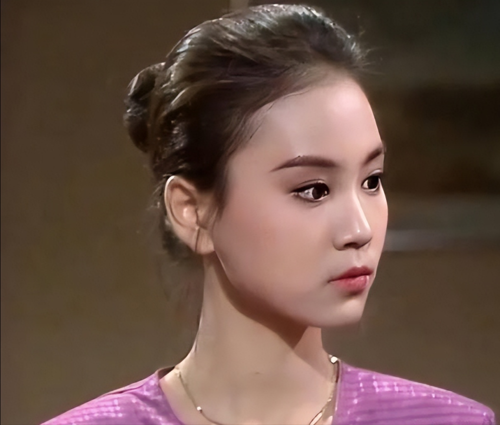 从琼瑶女郎到《墨雨云间》的于正女郎,她多年媳妇熬成婆,年轻时美得