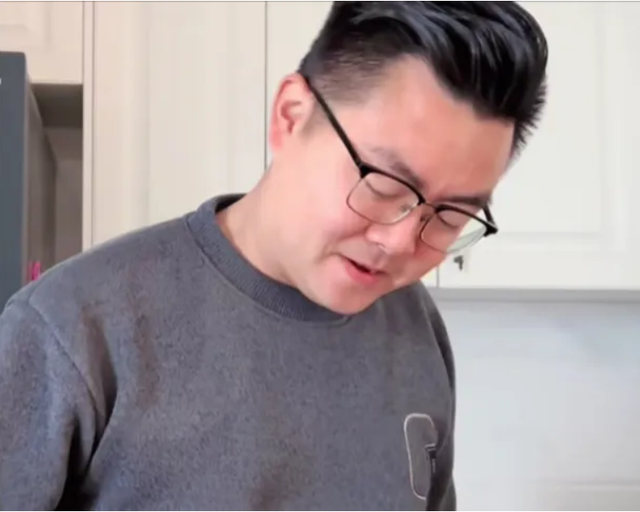 田静晒全家福,郭威的形象变化大,网友的评论出奇的一致