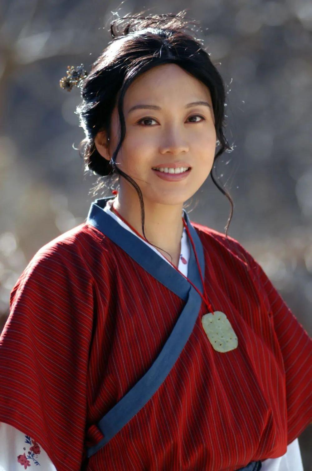 闫妮:从"土气村姑"到"风情女人",33岁离婚的她都经历了什么插图9