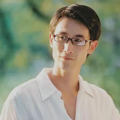 《派克式左轮》,他饰演石耕雨.