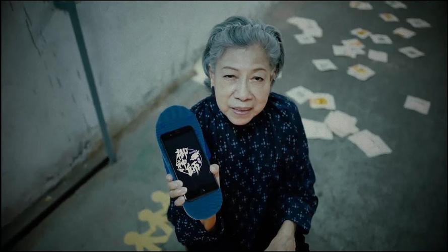 无儿无女,没婚姻没爱情,遗体捐献,89岁罗兰活成了谁的归宿?_腾讯新闻