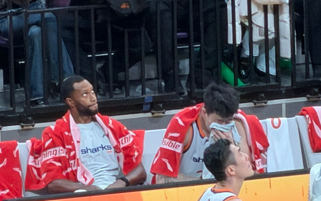 遼寧播放致敬視頻太感人！金金落淚，弗格感慨萬分，觀眾席拉海報 - 