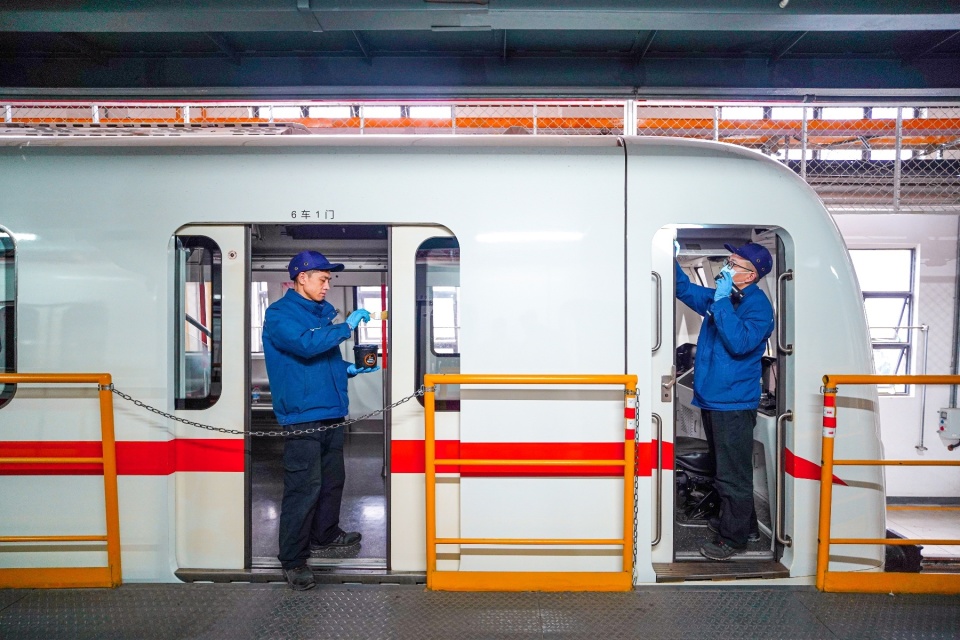 车站披地垫车上擦香香武汉地铁全面保养防寒