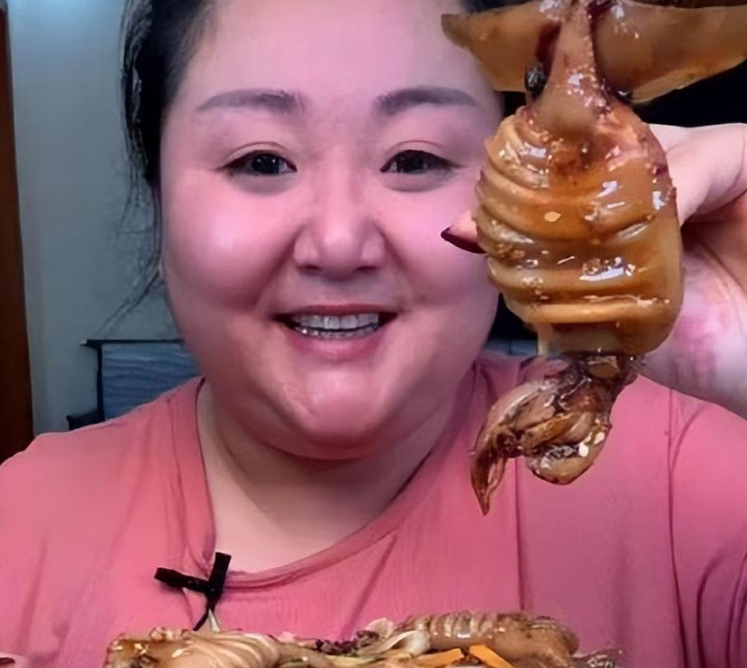 网红北京胖姐:靠吃赚两亿,称死后遗产都给老公,生孩后减肥成功_腾讯