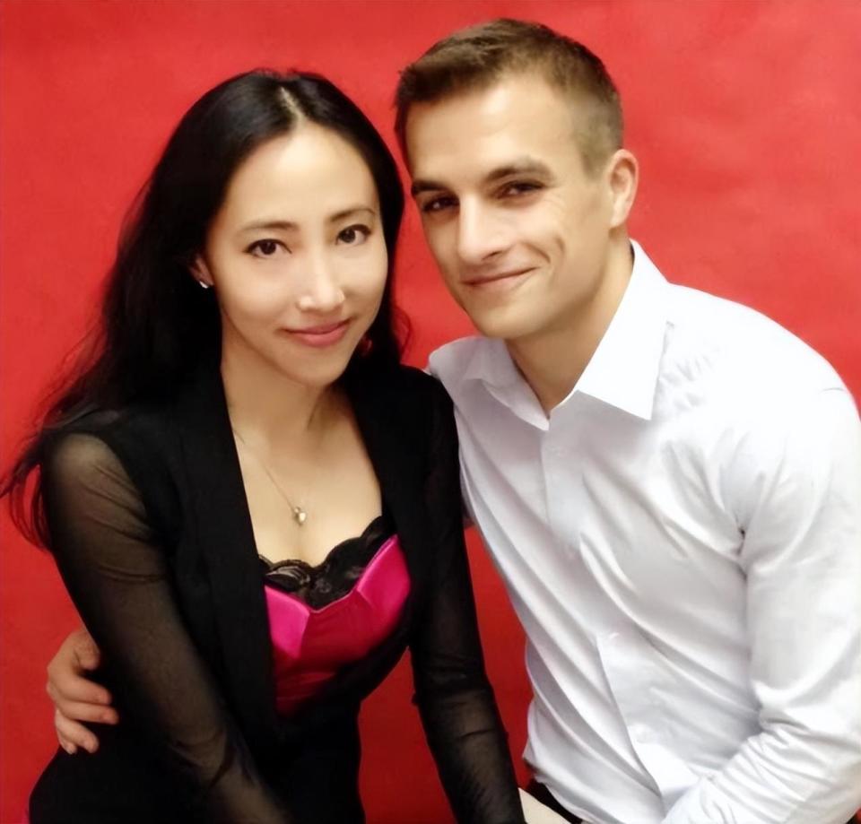 我嫁德国老公,连生俩儿子时他很开心,可我怀三胎时,他愁坏了