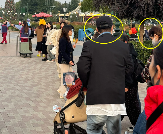 陈赫穿万元球鞋游迪士尼小女儿牙齿不齐也可爱老婆低调跟后面