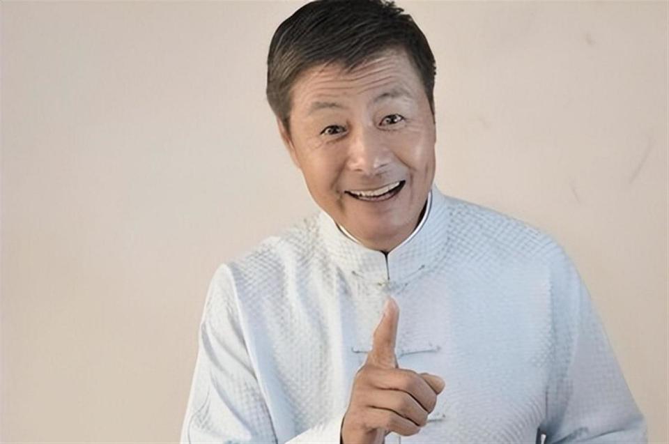 相声奇才沦为阶下囚，巅峰离开冯巩赴海外，刘伟如今现状如何_腾讯新闻
