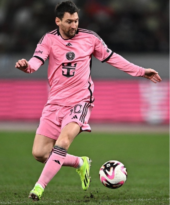 梅西人设崩塌,著名媒体人严厉批评,代言厂家哭昏在厕所:很难过_腾讯