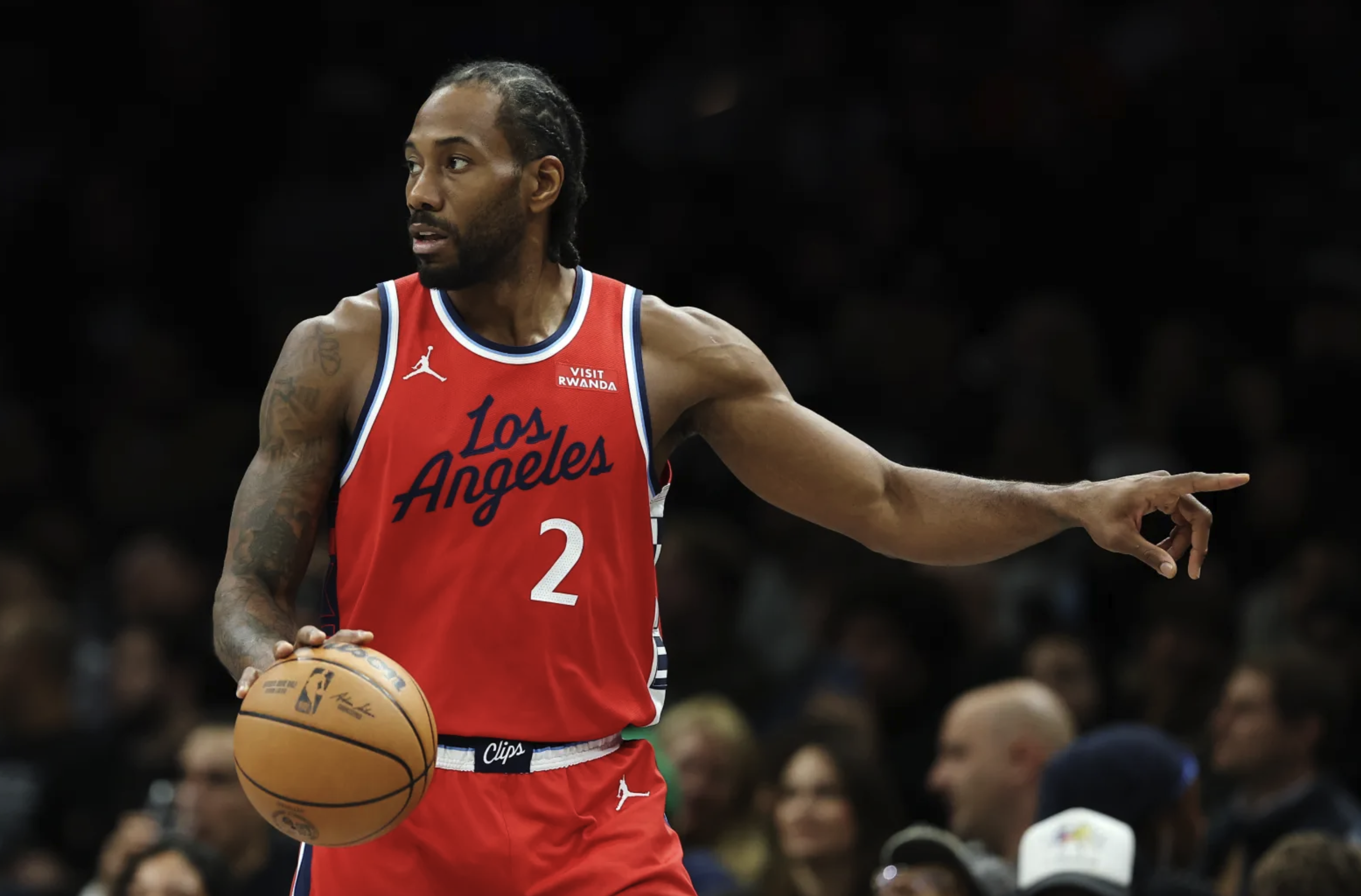 快船遭遇傷病打擊！萊昂納德左膝不適提前返回洛杉磯 哈登單核帶隊征戰客場