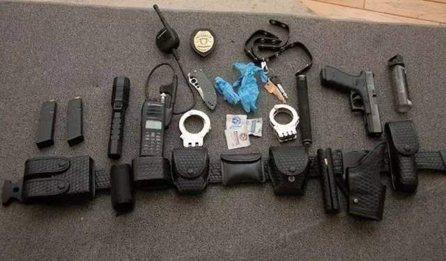 美国单个警员的12件装备,警车内的配置更丰富