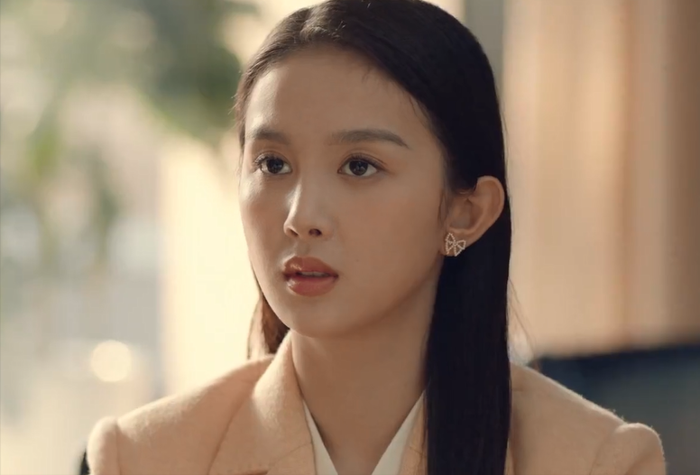 吴施乐是北京电影学院的,还没毕业就在《小欢喜》扮演学霸女神黄芷陶