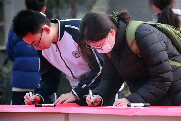 北京市第166中学高三年级举行高考倒计时百天誓师大会_腾讯新闻