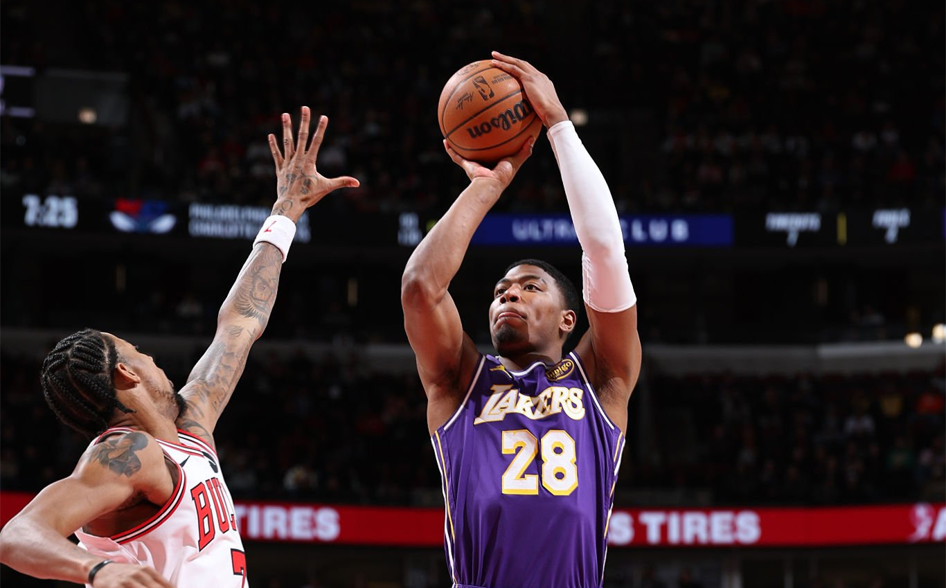 轟23分+4記三分！湖人27歲悍將再閃耀：10勝1負定律上線