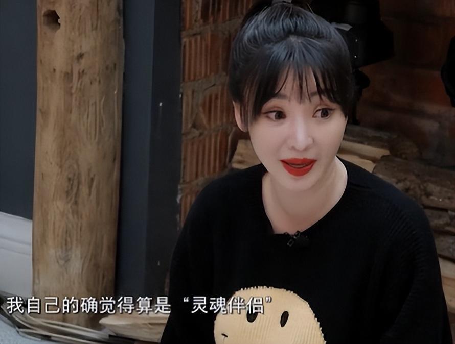 在综艺《青春环游记》中,柳岩也提到,她自认为与前男友是灵魂伴侣.