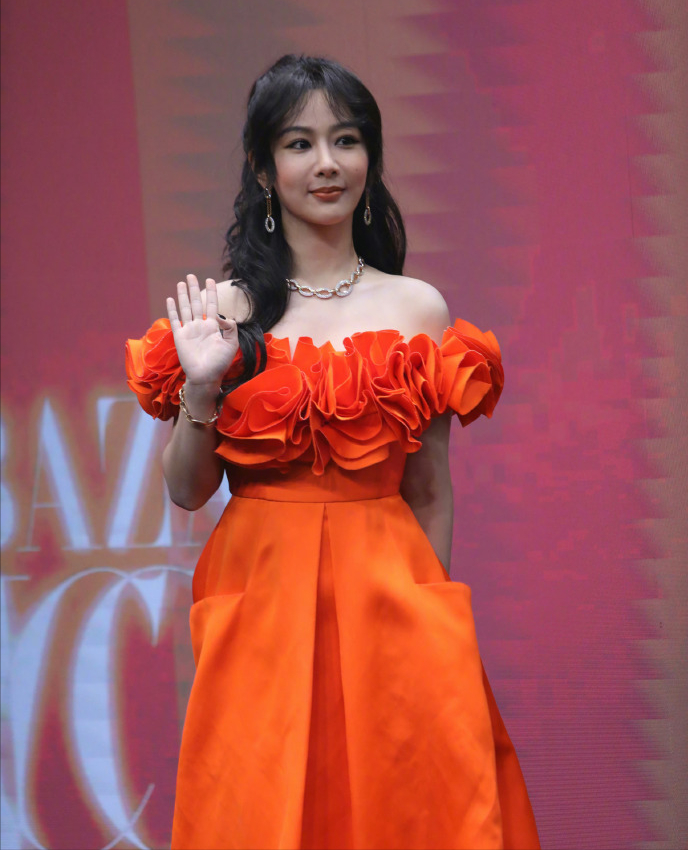 杨紫造型翻车撞脸西门大妈,粉丝怒撕工作室,造型师被骂到删微博_腾讯