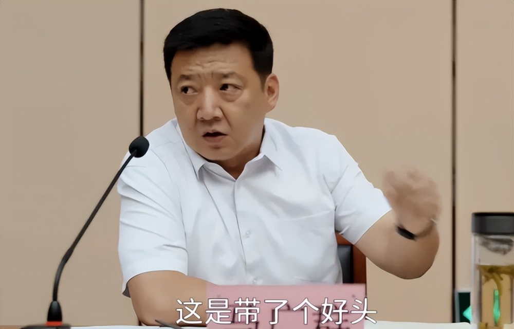县委大院中最强配角王砚辉仅凭一张剧照直接封神