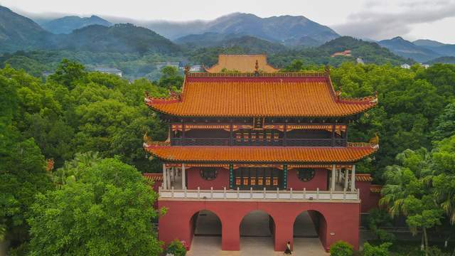 南嶽大廟,紅牆環繞角樓高踞,感受南國香火最為旺盛的古寺廟-騰訊新聞