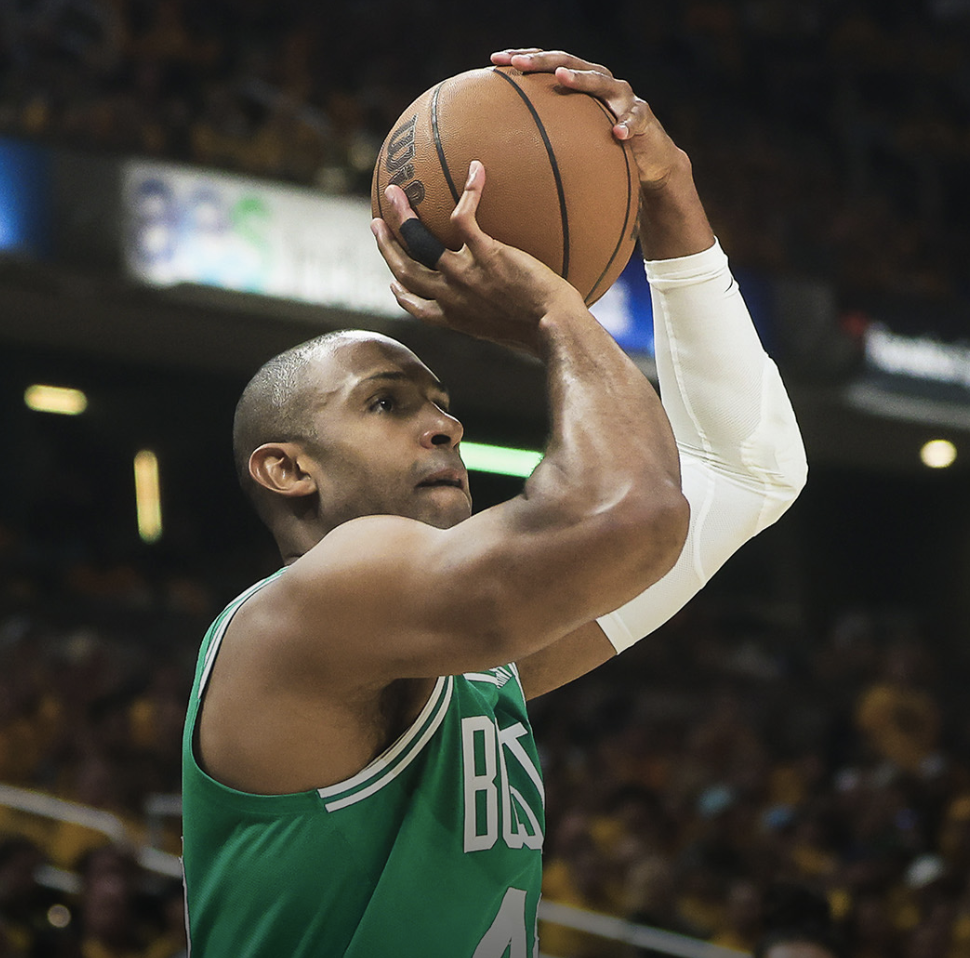 绿军43胜1负神迹太狠 塔图姆36 10 8造18分逆转 怒吼庆祝