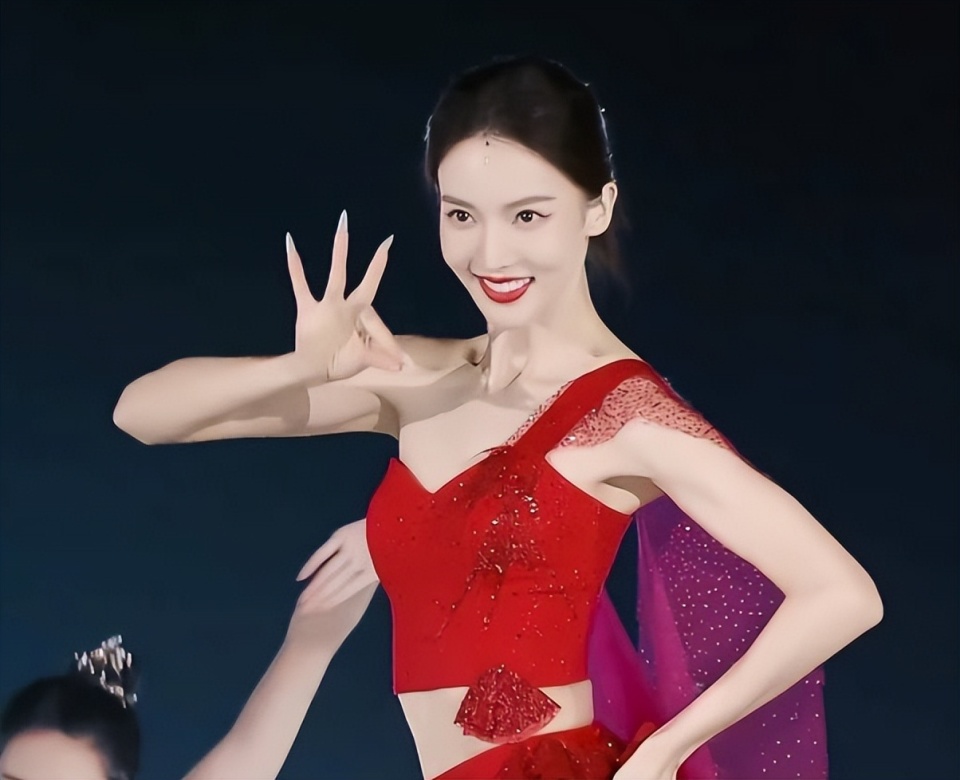 同为北舞校花,金晨成40亿票房女王,李一桐痴迷偶像剧_腾讯新闻