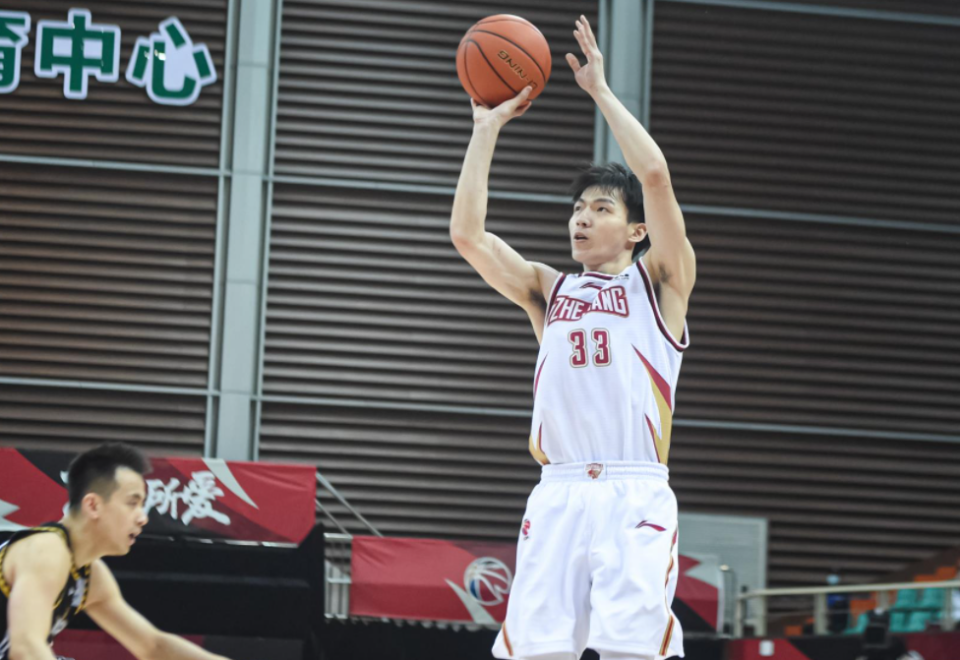 浙江vs深圳巅峰对决余嘉豪硬磕两大超级内线吴前要以身作则