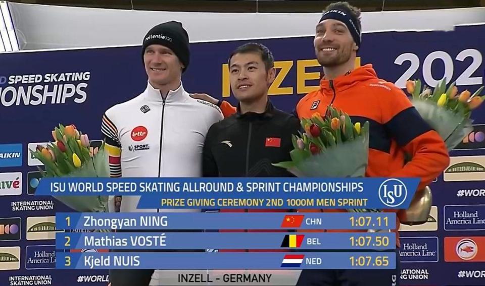 宁忠岩霸气领奖打破国外54年垄断中国速滑首夺短距离全能冠军