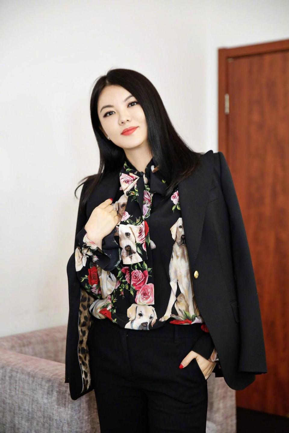 深扒"内娱第一富婆"李湘的发家史,终于知道她为什么那么有钱_腾讯新闻