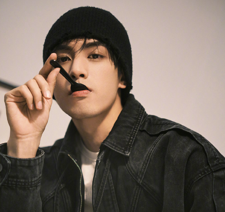 宋威龙和出品方女儿恋爱,被力保出演新剧,连于正都闭麦了_腾讯新闻